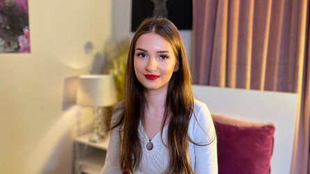 Starte eine Liveshow mit AdelinaEmber